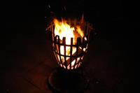 Ob in der kalten Jahreszeit zum wärmen oder im Sommer, um die Gedanken schweifen zu lassen - ein offenes Feuer darf nicht fehlen ...