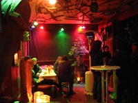 Heizpilze und Decken laden zum 